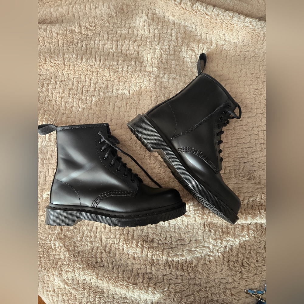 1460 Mono Smooth Doc Martens